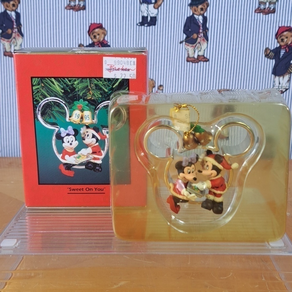Vintage 1995 Disney Sweet on You Mickey & Minnie Mouse Christmas ornament